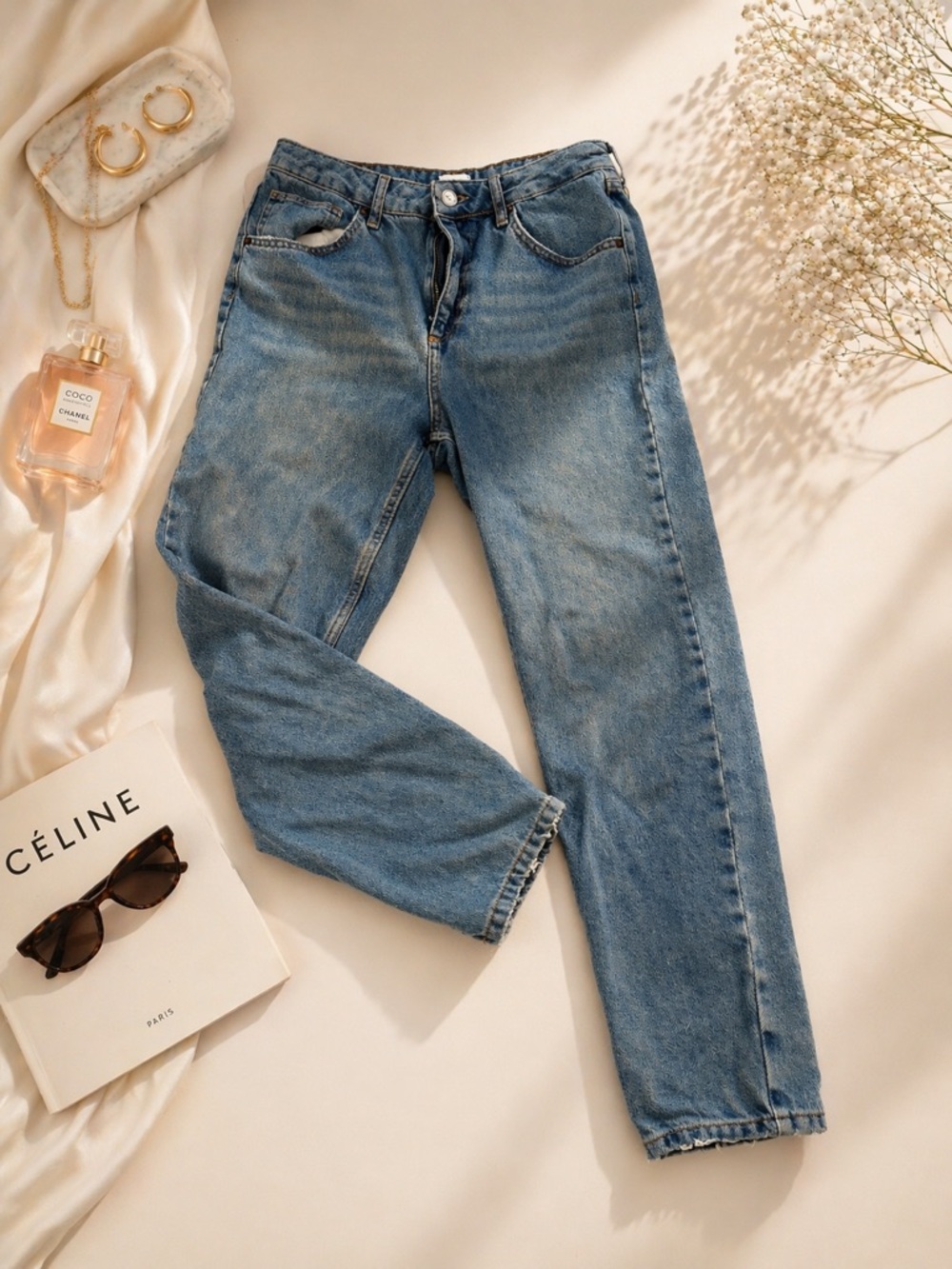 BDG Urban Outfitters Light Wash Mom Jeans W31 L32